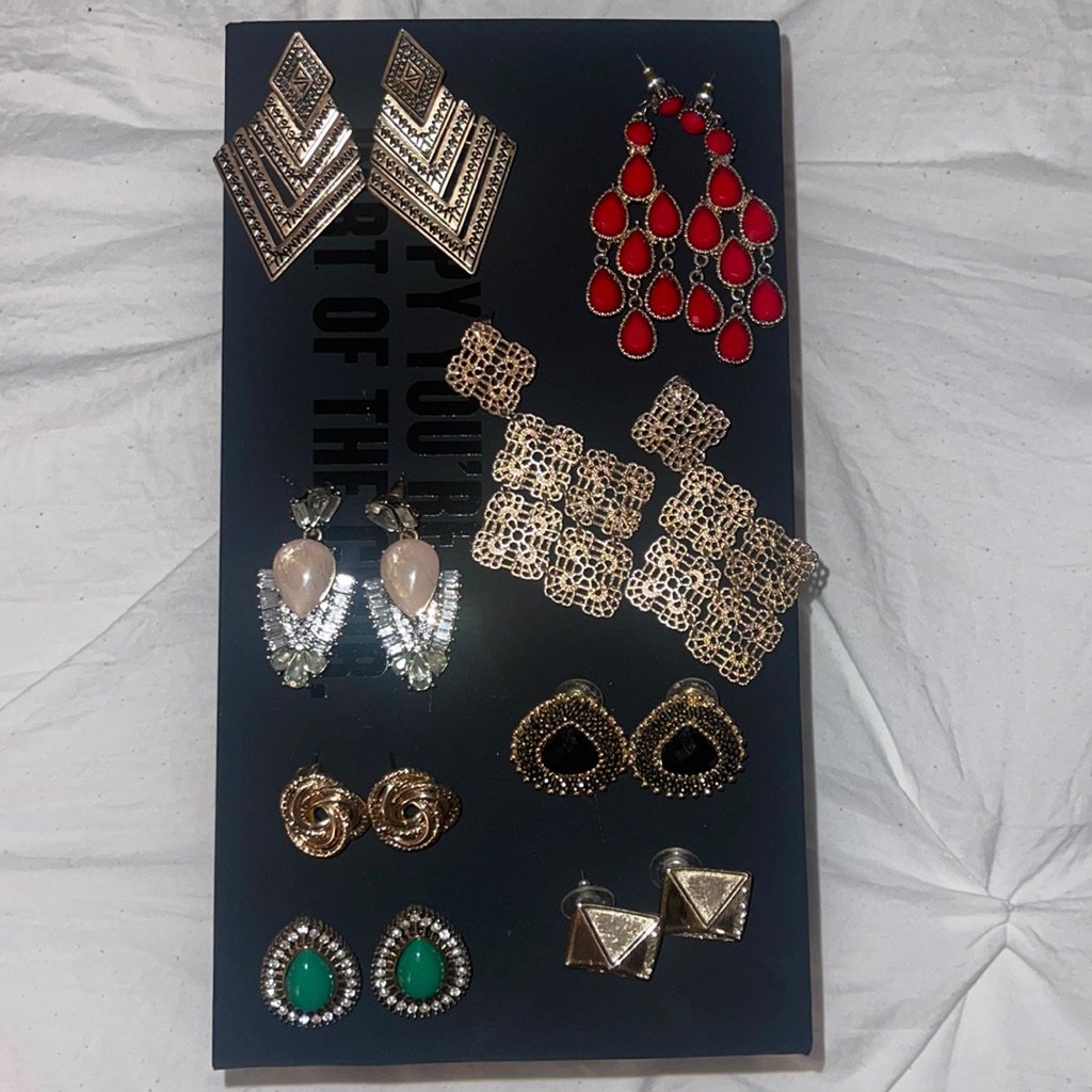 Earring Bundle! (8) Pair!